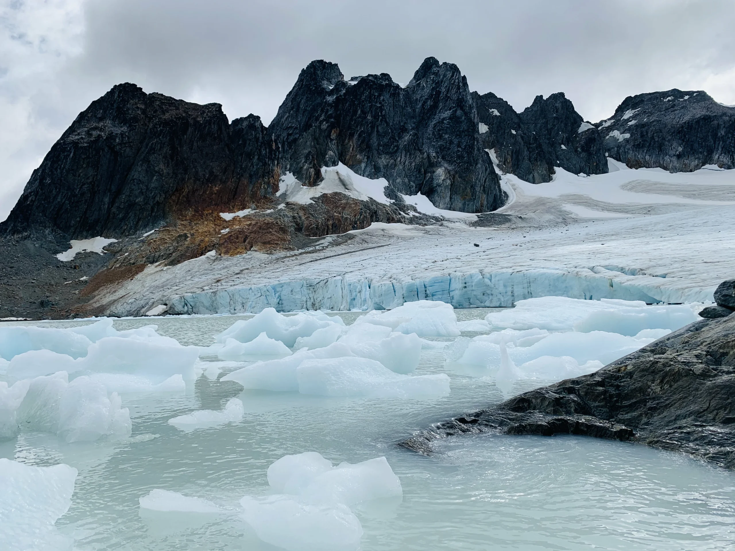 Vista desde abajo del glaciar