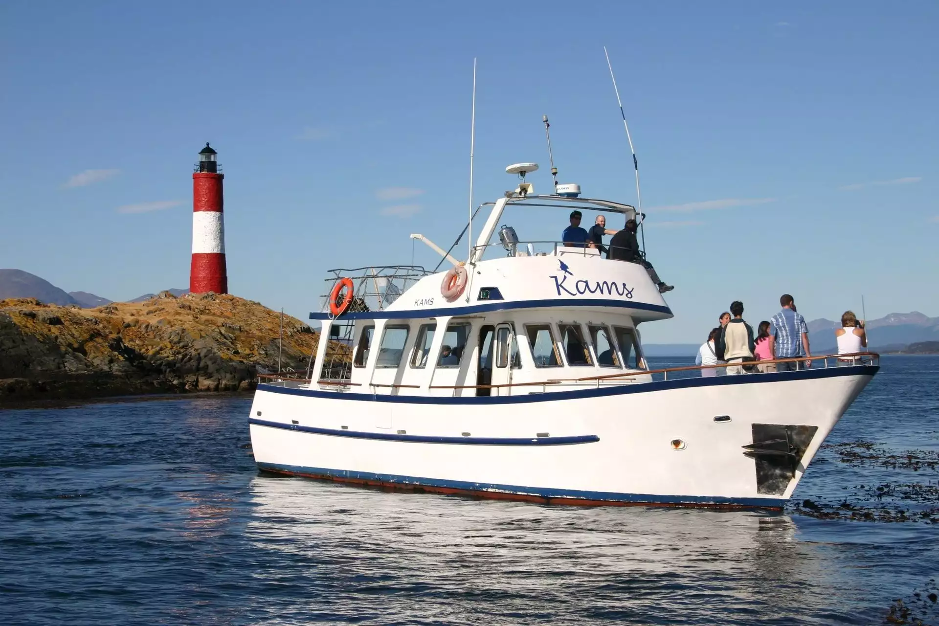 Navegación Canal Beagle. Faro y Lobos – Yate 